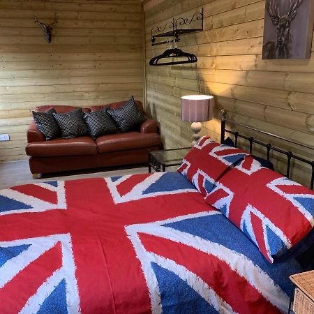 Bedrock Lodge Winterbourne Eksteriør billede
