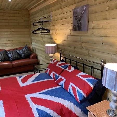 Bedrock Lodge Winterbourne Eksteriør billede