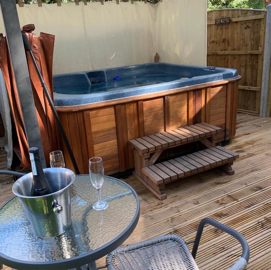Bedrock Lodge Winterbourne Eksteriør billede