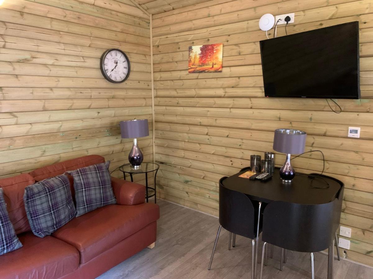 Bedrock Lodge Winterbourne Eksteriør billede