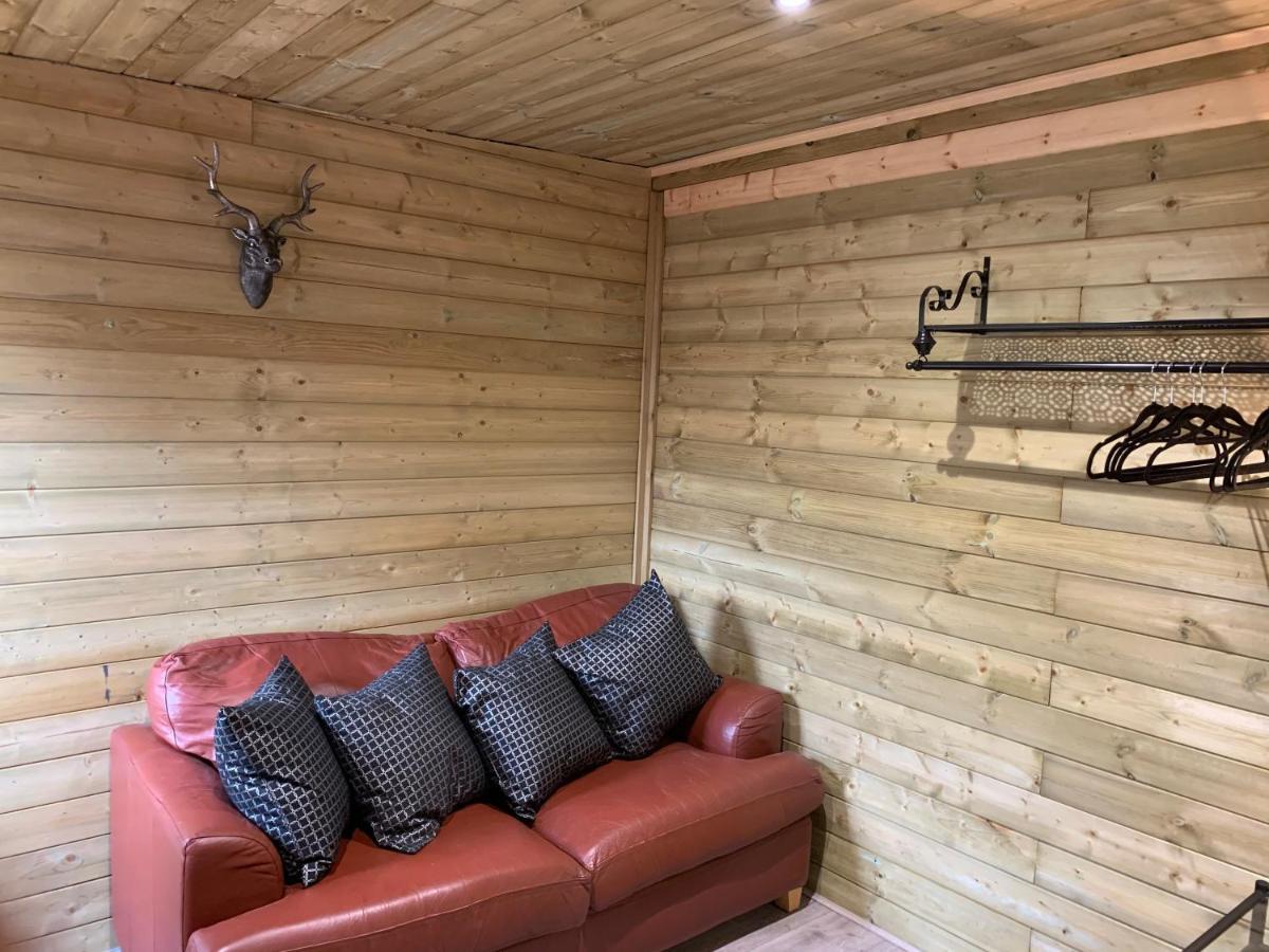 Bedrock Lodge Winterbourne Eksteriør billede