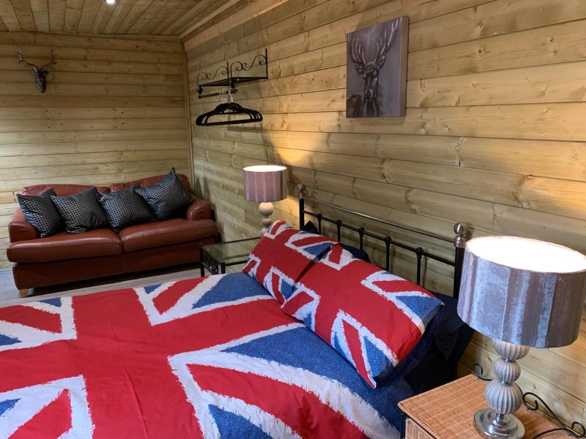 Bedrock Lodge Winterbourne Eksteriør billede