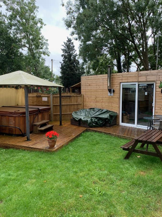 Bedrock Lodge Winterbourne Eksteriør billede