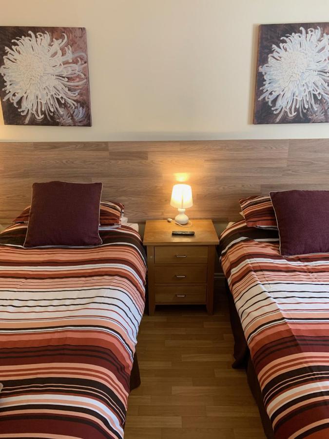 Bedrock Lodge Winterbourne Eksteriør billede